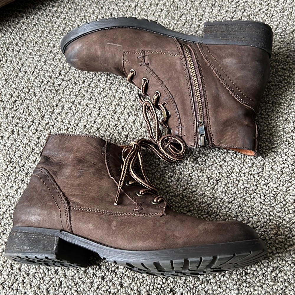 Steve Madden Brown Suede Low Bootie.  Size 11M